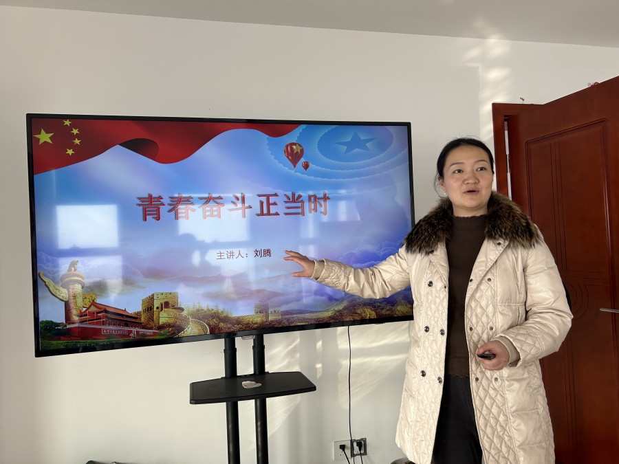 刘腾上课照片1.jpg
