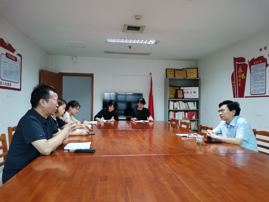 20240612陈志国校长来图书馆现场办公1.jpg