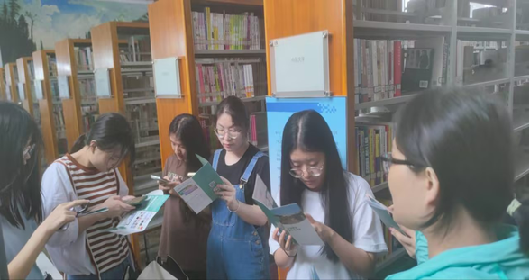 一实践:为毕业生赠送电子阅读卡照片3.png 一实践:为毕业生赠送电子阅读卡照片3.png