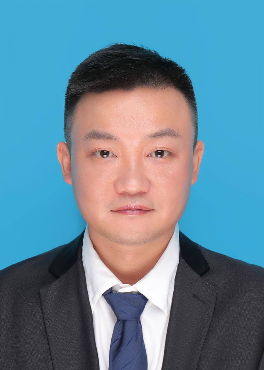 银奕淇1.png