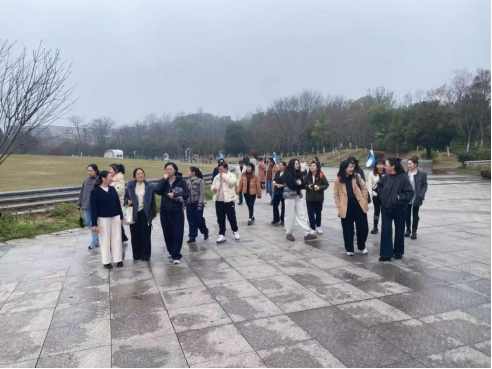 春风有信赴佳约，芳华绽放悦时光——“三八”妇女节踏春活动圆满