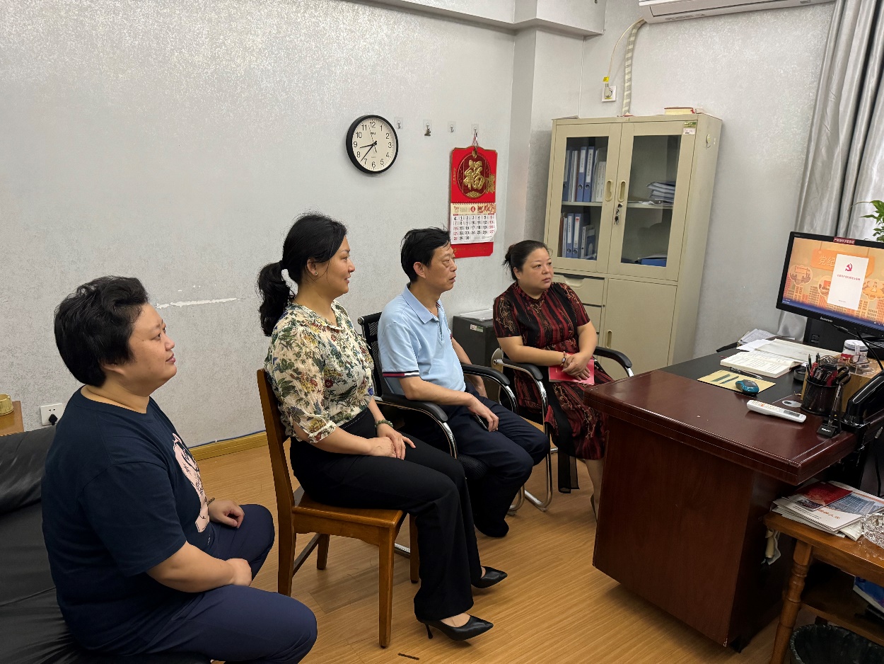 离退休工作党总支全体党员观看《党纪怎么学?》微视频