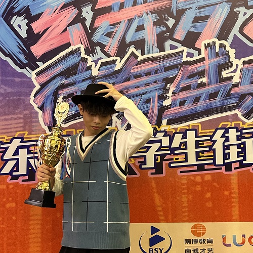世界杯官网获奖学生2.jpg 世界杯官网获奖学生2.jpg