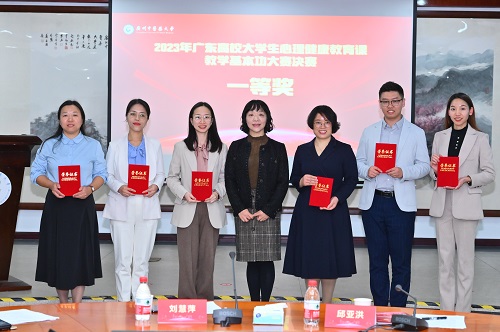 一等奖选手合影.jpg 一等奖选手合影.jpg