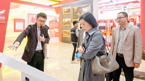 王书汉一行参观世界杯官网3.jpg 王书汉一行参观世界杯官网3.jpg
