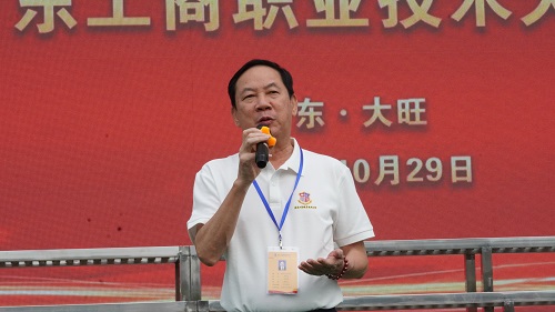 冯海志主持.JPG