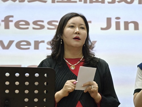 金智贤在授课.jpg 金智贤在授课.jpg