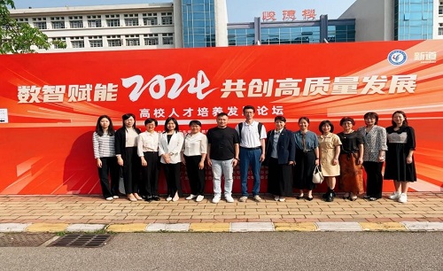 财经政法学院调研组一行合影.jpg 财经政法学院调研组一行合影.jpg