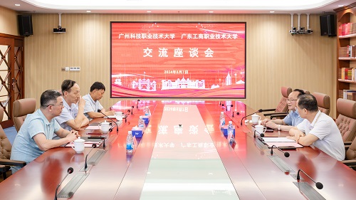 座谈现场.jpg 座谈现场.jpg