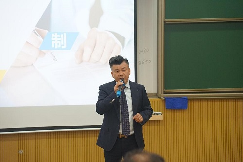 梁富斌主讲.jpg 梁富斌主讲.jpg