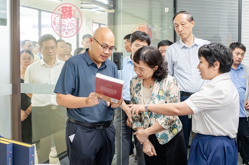 活动嘉宾与进驻企业——博睿咨询公司交流.jpg 活动嘉宾与进驻企业——博睿咨询公司交流.jpg