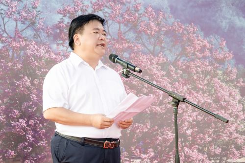 莫秀全主持仪式.jpg 莫秀全主持仪式.jpg