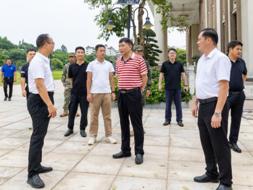 现场听取有关部门工作汇报.png 现场听取有关部门工作汇报.png