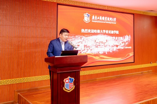 莫秀全主持.jpg 莫秀全主持.jpg