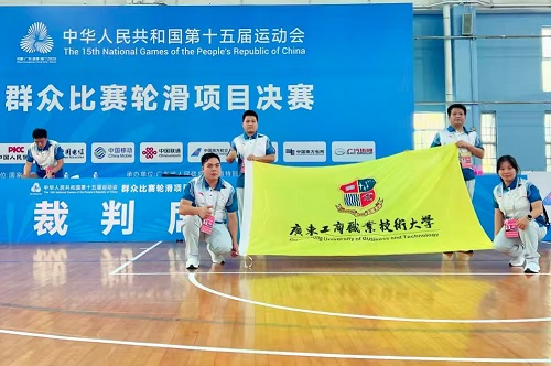 世界杯官网担任赛事技术官员的教师.jpg 世界杯官网担任赛事技术官员的教师.jpg