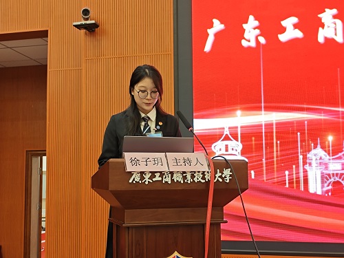 徐子玥作工作报告.jpg