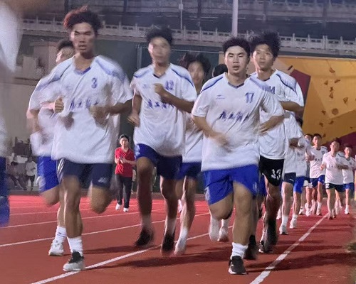 刻苦训练2.jpg 刻苦训练2.jpg