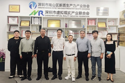 校企代表合影1.jpg