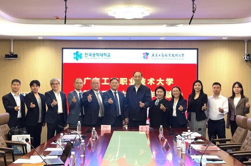 双方合影2.jpg 双方合影2.jpg