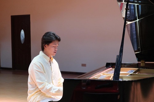 毕聪演奏.jpg 毕聪演奏.jpg