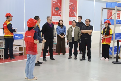 韩永军一行参观京东物流实训基地.jpg 韩永军一行参观京东物流实训基地.jpg