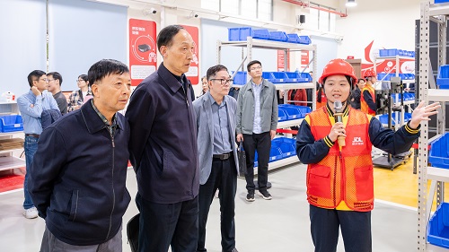 参观京东生产性实训基地.jpg 参观京东生产性实训基地.jpg