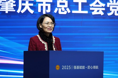 邹小玲讲话.JPG 邹小玲讲话.JPG