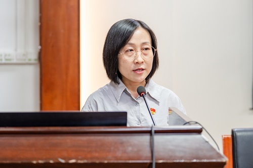 梁伟莹发言.jpg 梁伟莹发言.jpg