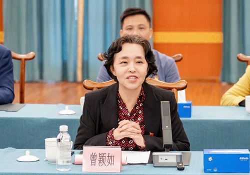 曾颖如讲话.jpg 曾颖如讲话.jpg