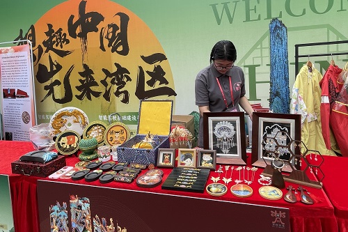 展区展品琳琅满目.jpg 展区展品琳琅满目.jpg