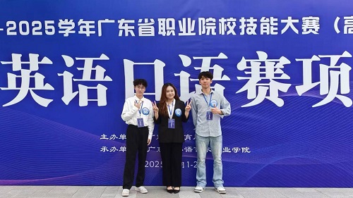 世界杯官网指导教师与参赛学生1.jpg 世界杯官网指导教师与参赛学生1.jpg