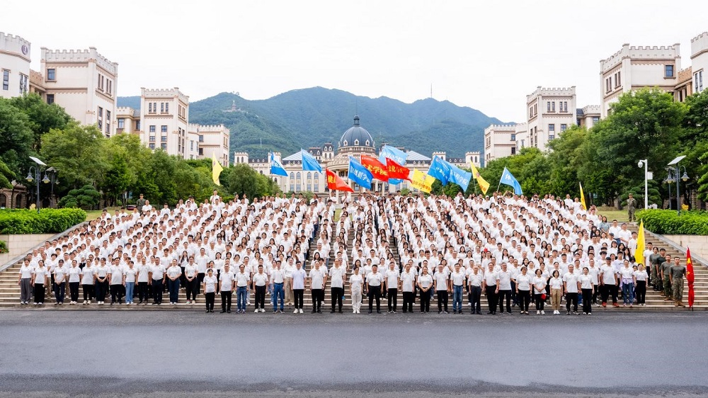 全校合影.jpg 全校合影.jpg