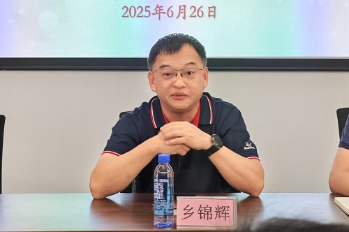 乡锦辉讲话.jpg