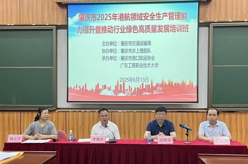 李镜全讲话.jpg 李镜全讲话.jpg