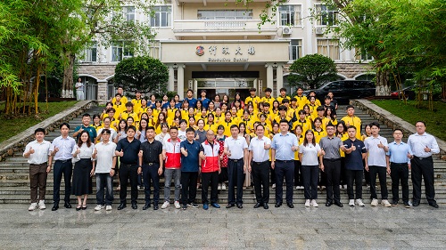 参会人员合影留念.JPG 参会人员合影留念.JPG