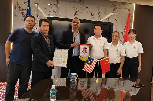 广工商大与ALFA大学交换礼物.jpg 广工商大与ALFA大学交换礼物.jpg