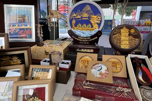 广工商大广府金绣展品.jpg 广工商大广府金绣展品.jpg