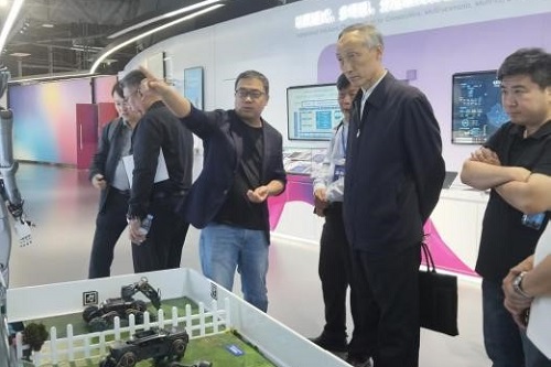 实地参观.jpg 实地参观.jpg