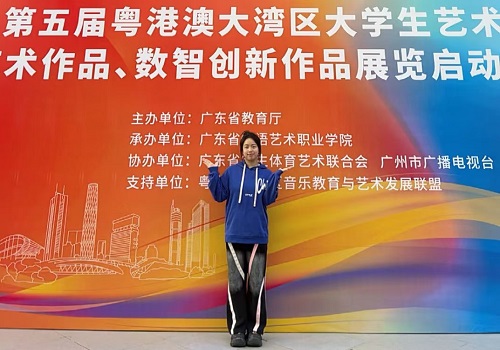 获奖学生周静.jpg 获奖学生周静.jpg