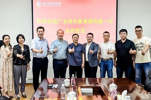 双方合影.jpg 双方合影.jpg