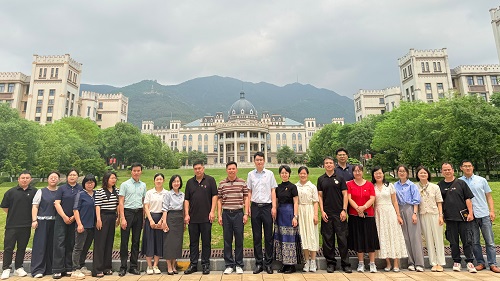 双方合影.jpg 双方合影.jpg