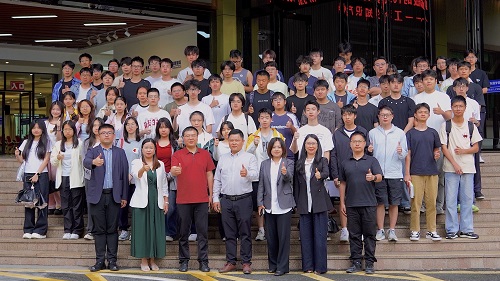 合影留念.JPG 合影留念.JPG