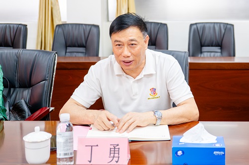 丁勇讲话.jpg 丁勇讲话.jpg
