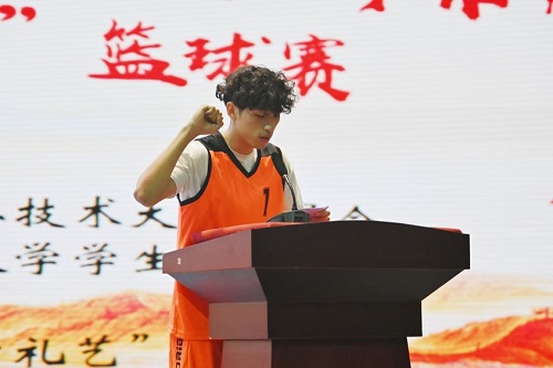运动员代表宣誓.jpg