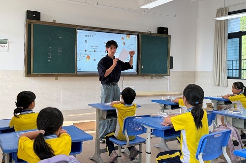 叶帝火授课.jpg 叶帝火授课.jpg