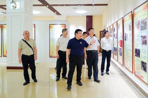 参观现场4.jpg 参观现场4.jpg